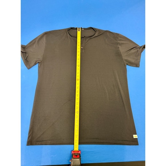 Vuori Linear Henley Shirt Black Micro Stripe Stretch Performance Athletic Top - Picture 3 of 5